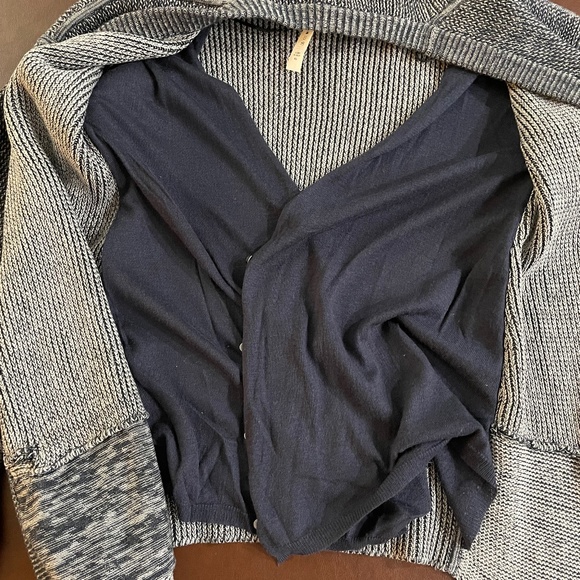 Lululemon. Blue and Gray Sweater Cardigan. Size 8. (Accepting Offers) - Picture 3 of 6